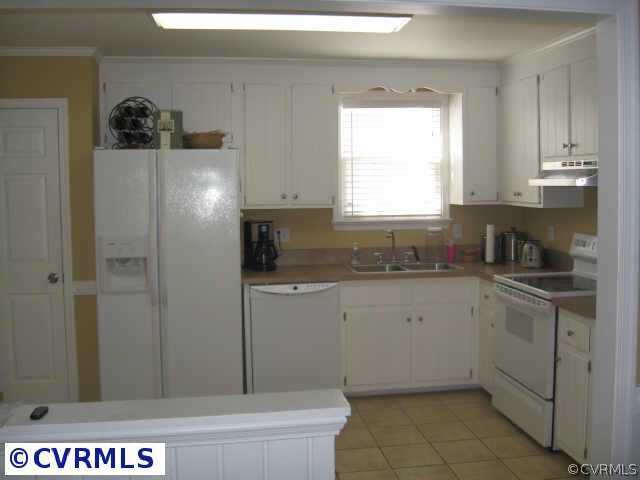 9331 Brundidge Road Richmond, VA 23236 - Photo 3 of 10 Other - Newly Updated Kitchen!