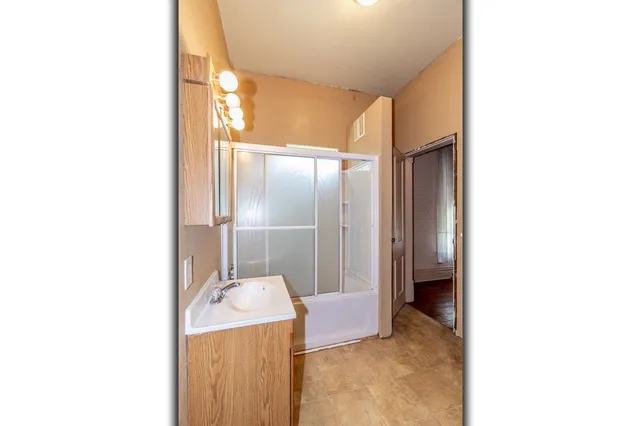 $229,900 | 211 East Wolf River Avenue, New London, WI 54961