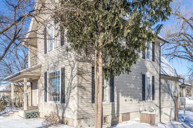 $229,900 | 211 East Wolf River Avenue, New London, WI 54961