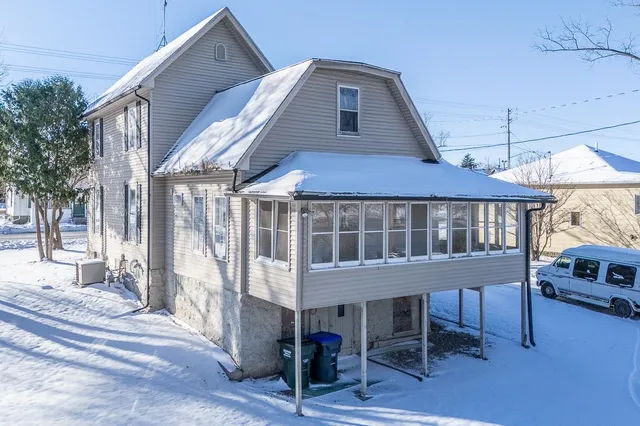 $229,900 | 211 East Wolf River Avenue, New London, WI 54961