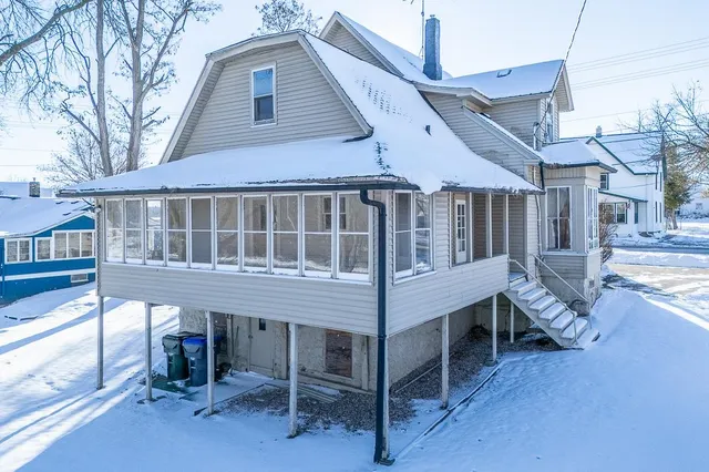 $229,900 | 211 East Wolf River Avenue, New London, WI 54961