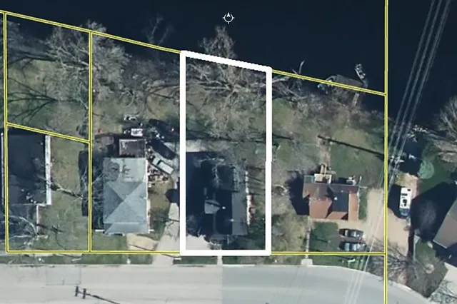 $229,900 | 211 East Wolf River Avenue, New London, WI 54961