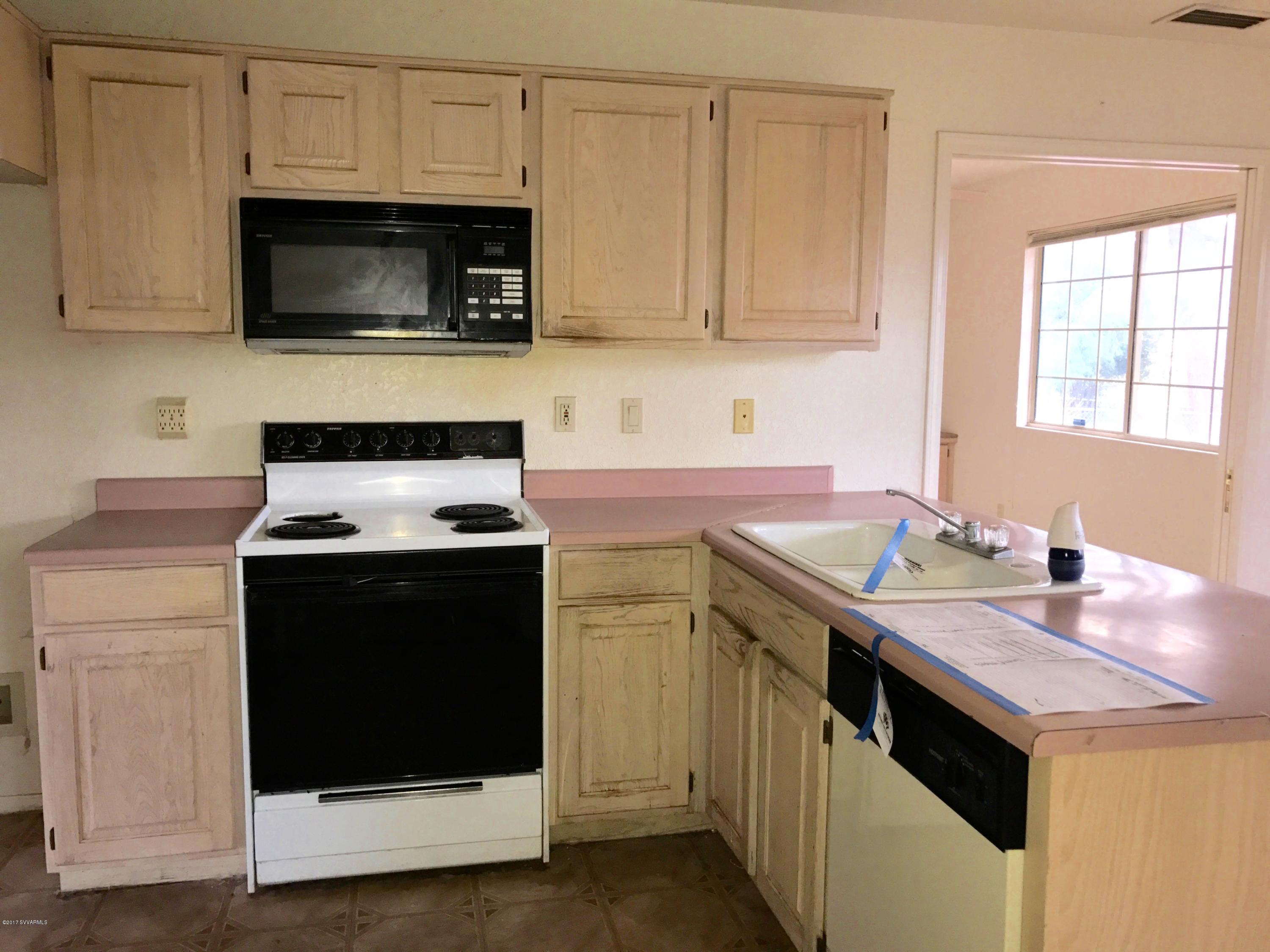 20 Roca Roja Road Sedona, AZ 86351 - Photo 10 of 24 kitchen