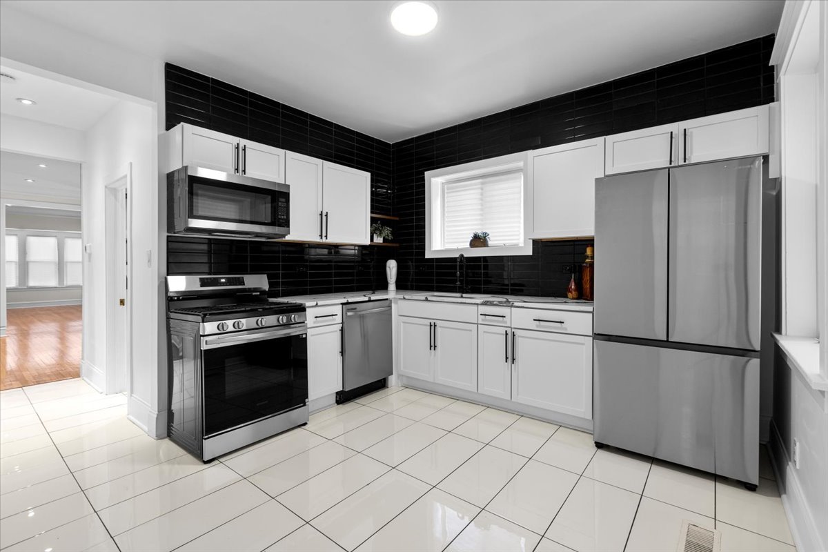 7428 South Perry Avenue Chicago, IL 60621 - Photo 9 of 26 Gallery Image 9