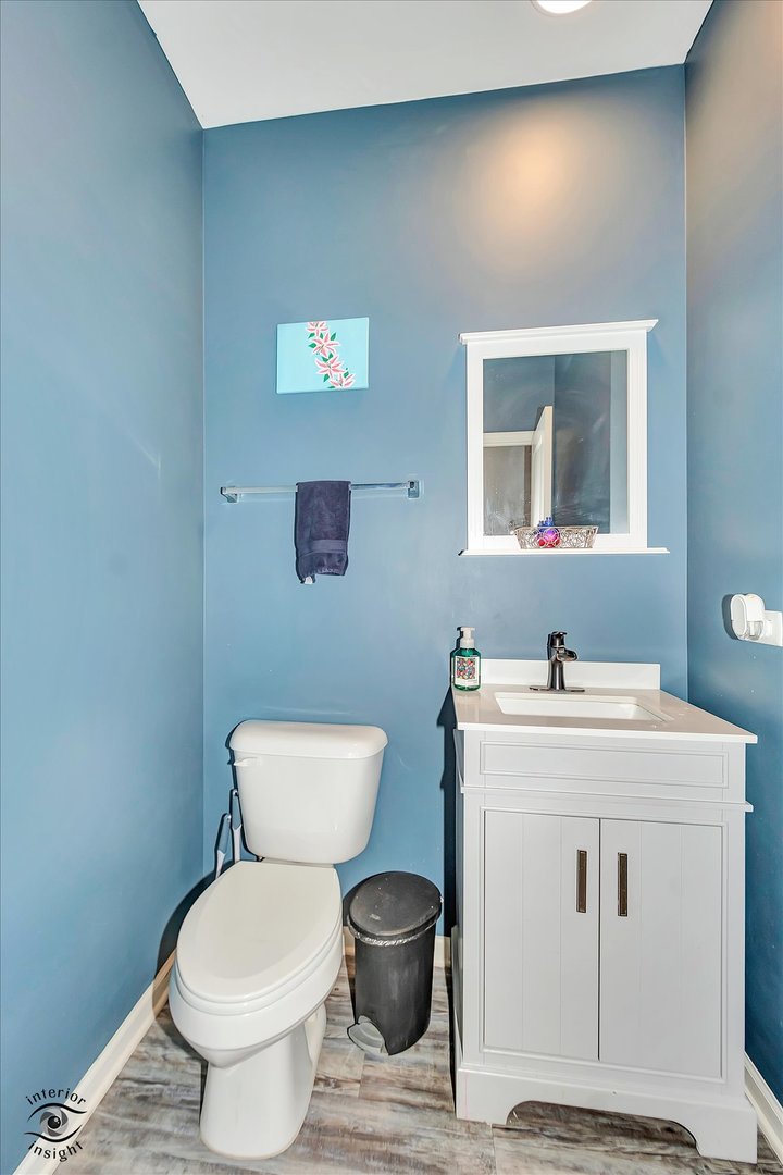 15101 Quincy Way Manhattan, IL 60442 - Photo 14 of 28 a bathroom with a toilet a sink and mirror