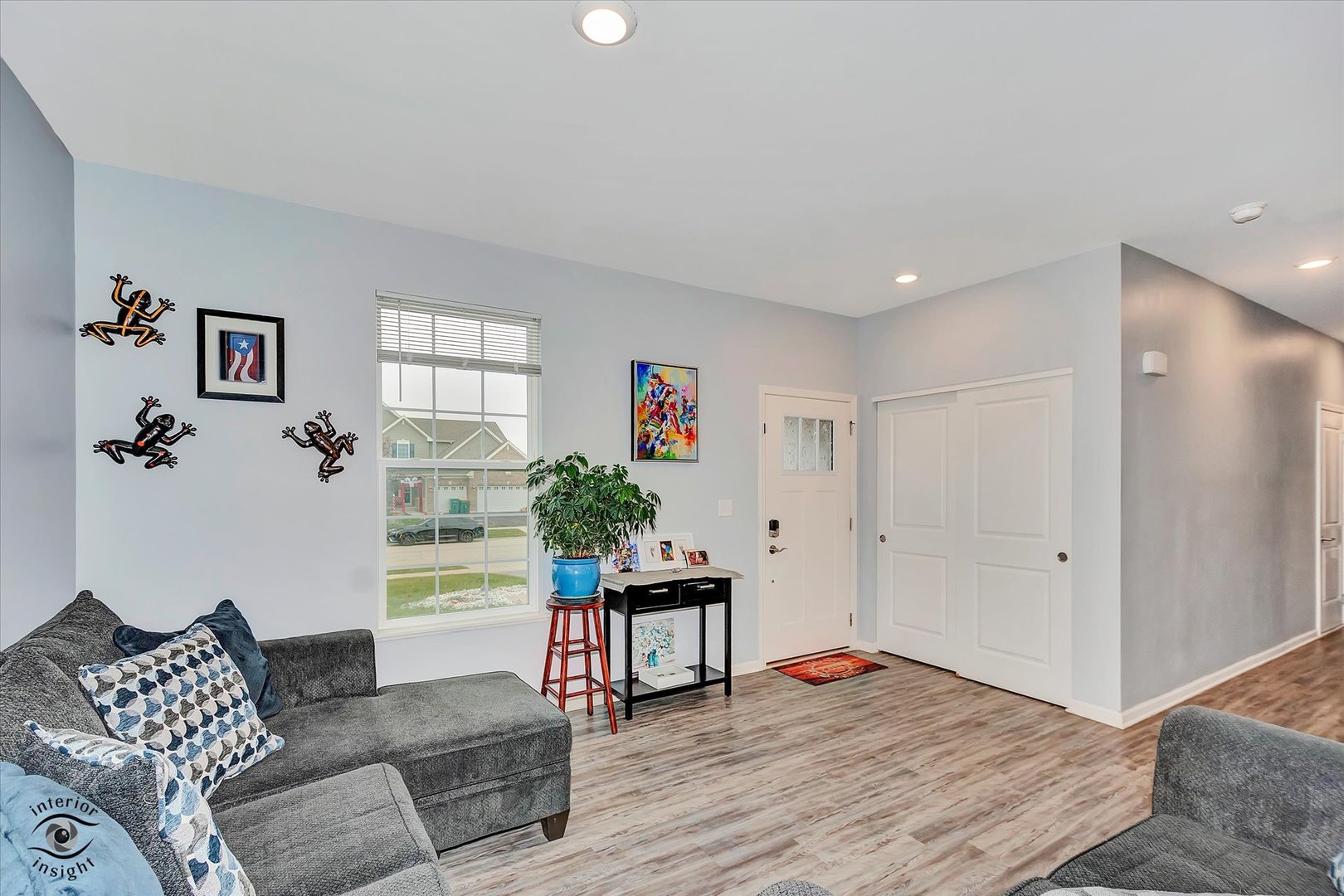 15101 Quincy Way Manhattan, IL 60442 - Photo 6 of 28 a living room with furniture and wooden floor