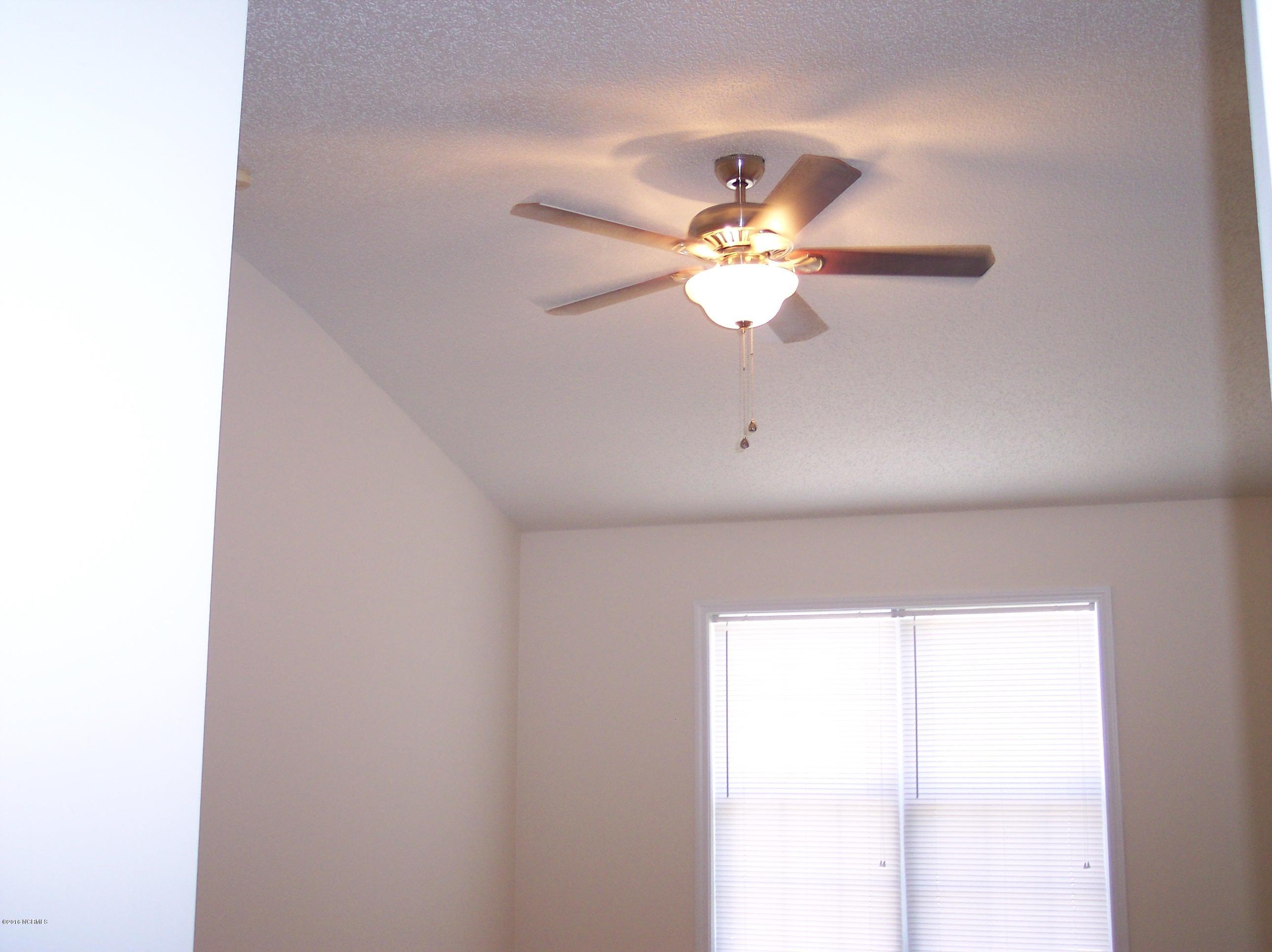 695 Pepperhill Road, Unit BSL Southport, NC 28461 - Photo 9 of 33 High ceiling in master bedroom