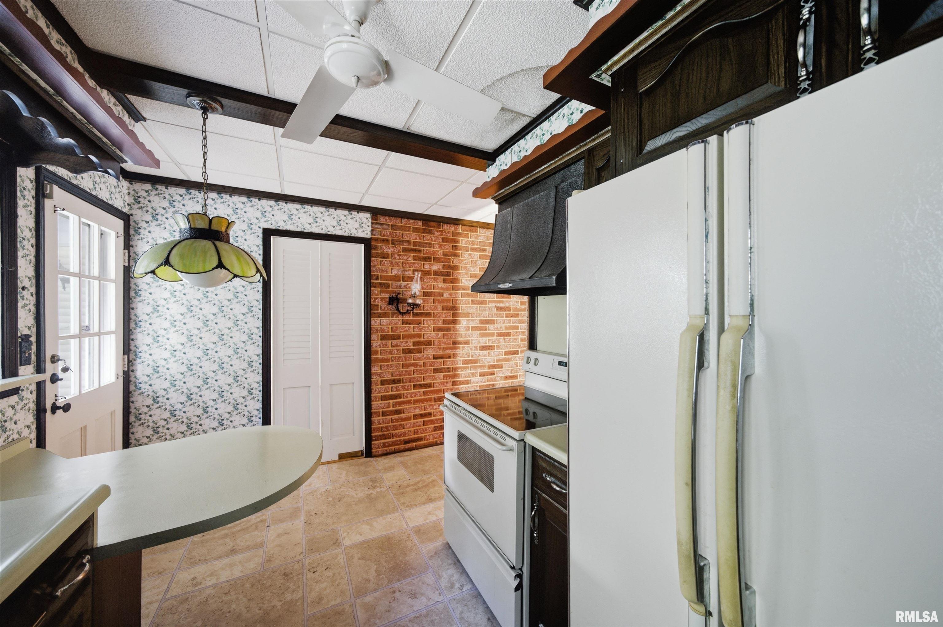 315 West Stonegate Road Peoria, IL 61614 - Photo 11 of 53 Gallery Image 11