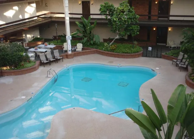 $209,800 | 6100 Stonehedge Drive, Unit 320, Greenfield, WI 53220