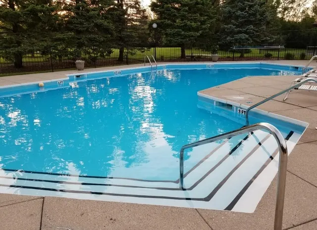 $209,800 | 6100 Stonehedge Drive, Unit 320, Greenfield, WI 53220