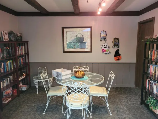 $209,800 | 6100 Stonehedge Drive, Unit 320, Greenfield, WI 53220