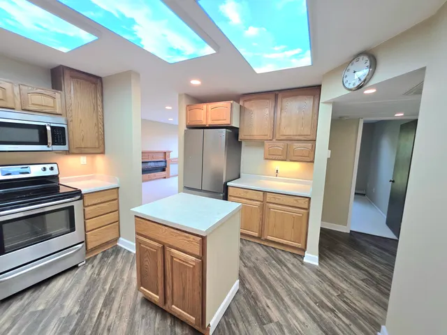 $209,800 | 6100 Stonehedge Drive, Unit 320, Greenfield, WI 53220