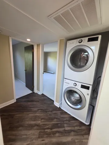 $209,800 | 6100 Stonehedge Drive, Unit 320, Greenfield, WI 53220