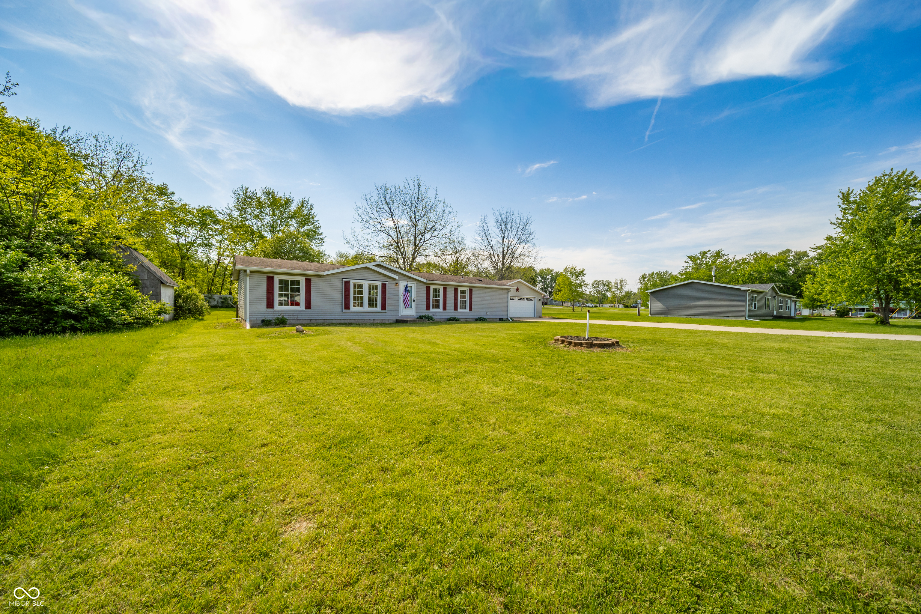 810 Indiana Avenue Alexandria, IN 46001 - Photo 2 of 38