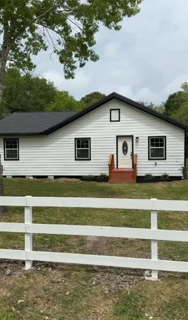 $325,000 | 8414 Schiro Road, Hitchcock, TX 77563