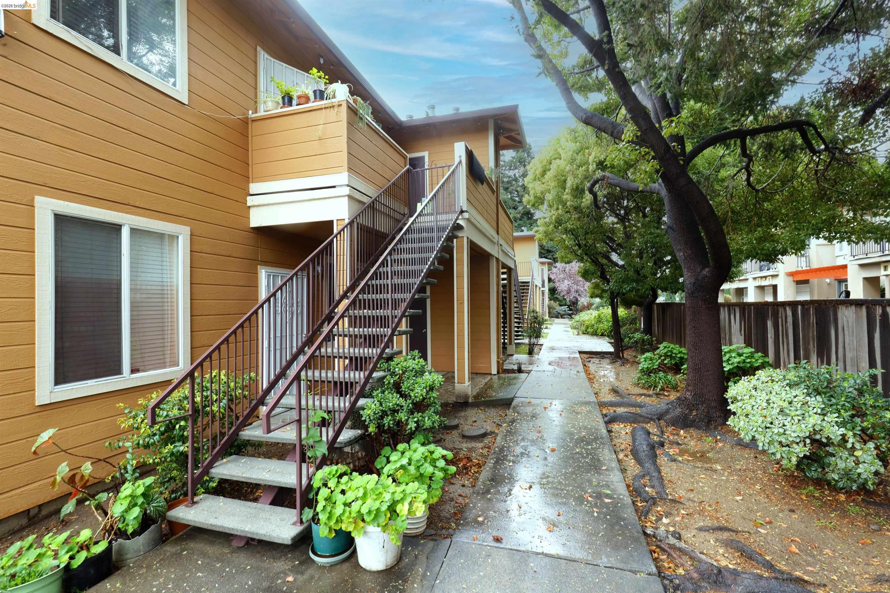 10 Leighty Court, Unit 5 Hayward, CA 94541 - Photo 3 of 22 Property entrance
