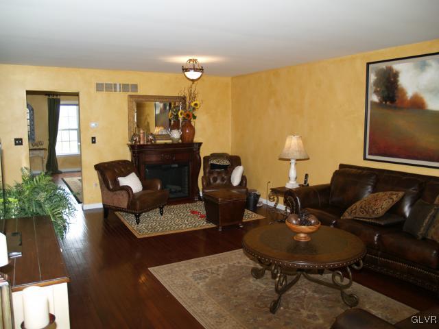 4136 Ross Road Bethlehem, PA 18020 - Photo 4 of 27 Gallery Image 4