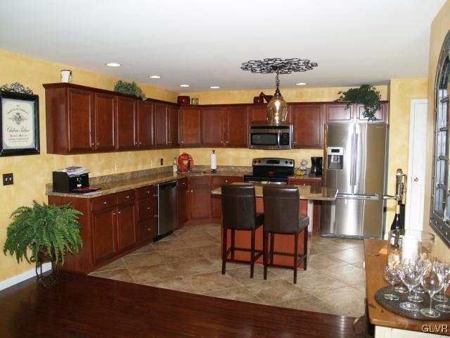4136 Ross Road Bethlehem, PA 18020 - Photo 7 of 27 Gallery Image 7