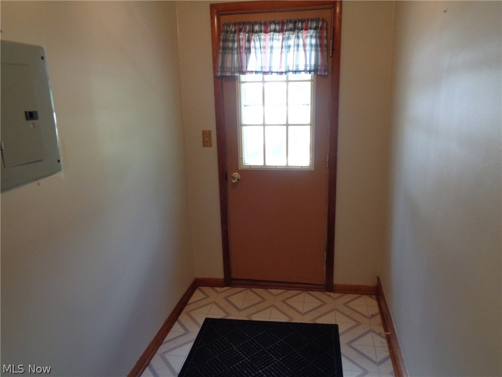 6573 Hathaway Road Cleveland, OH 44125 - Photo 8 of 31 Gallery Image 8