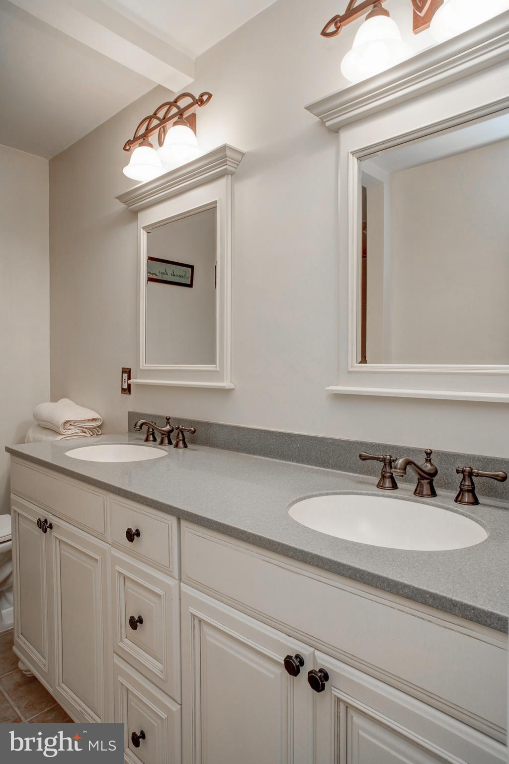 422 Old Courthouse Road Northeast Vienna, VA 22180 - Photo 18 of 34