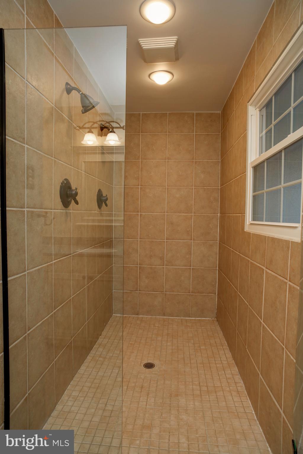 422 Old Courthouse Road Northeast Vienna, VA 22180 - Photo 20 of 34