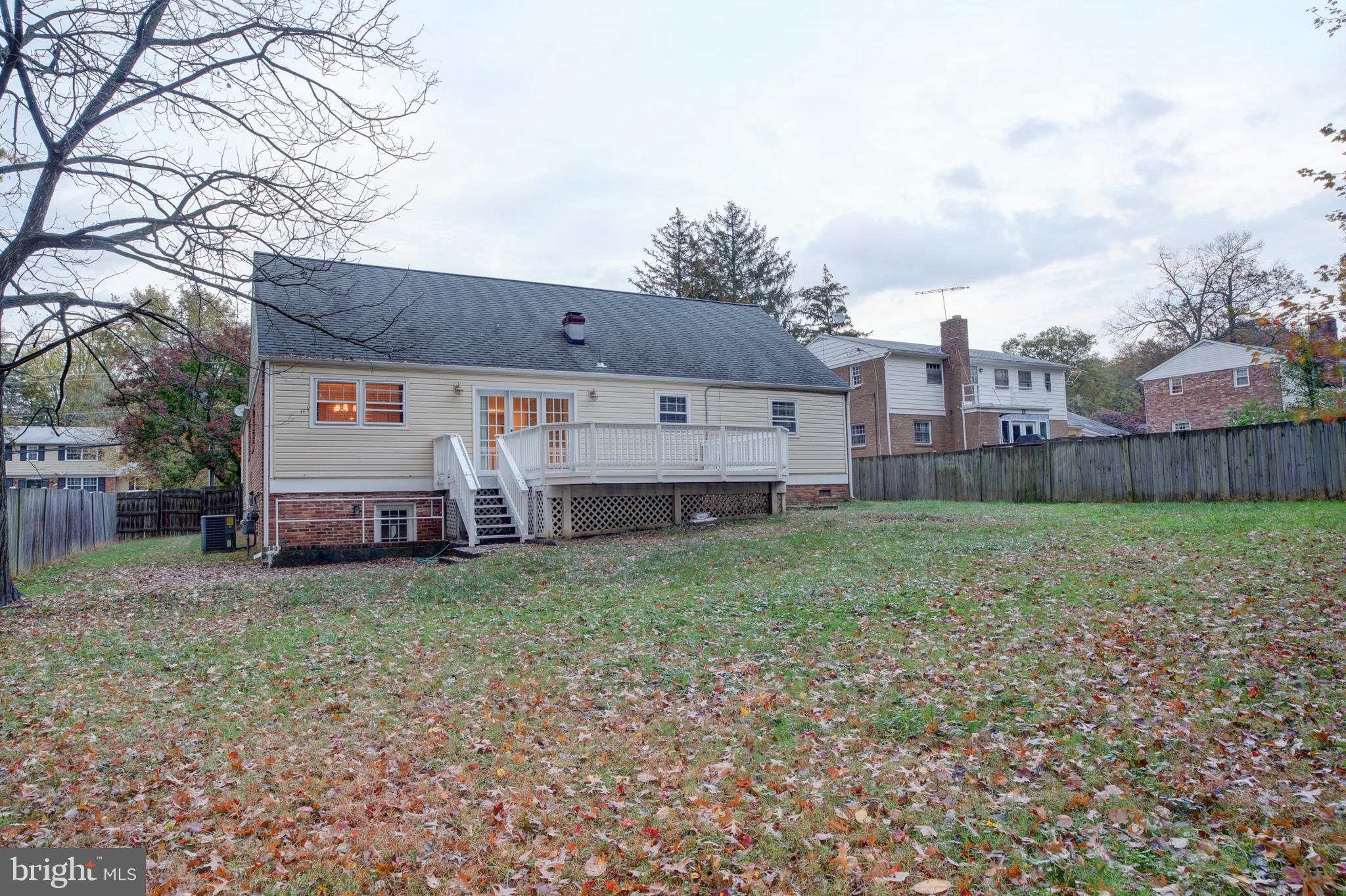 422 Old Courthouse Road Northeast Vienna, VA 22180 - Photo 3 of 34