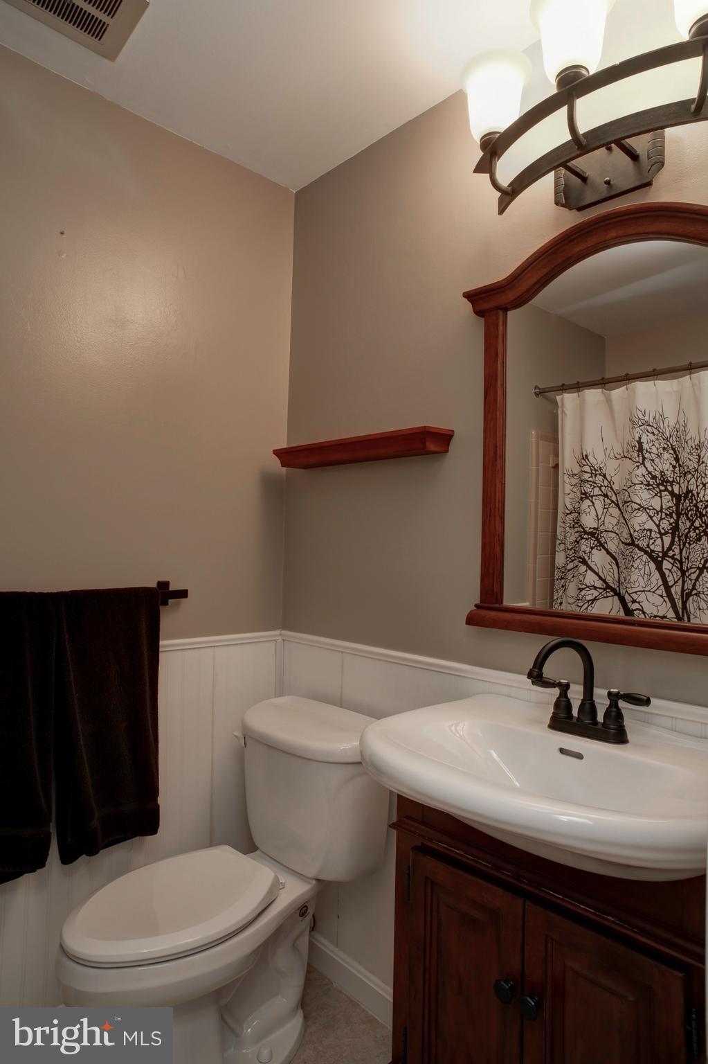 422 Old Courthouse Road Northeast Vienna, VA 22180 - Photo 24 of 34