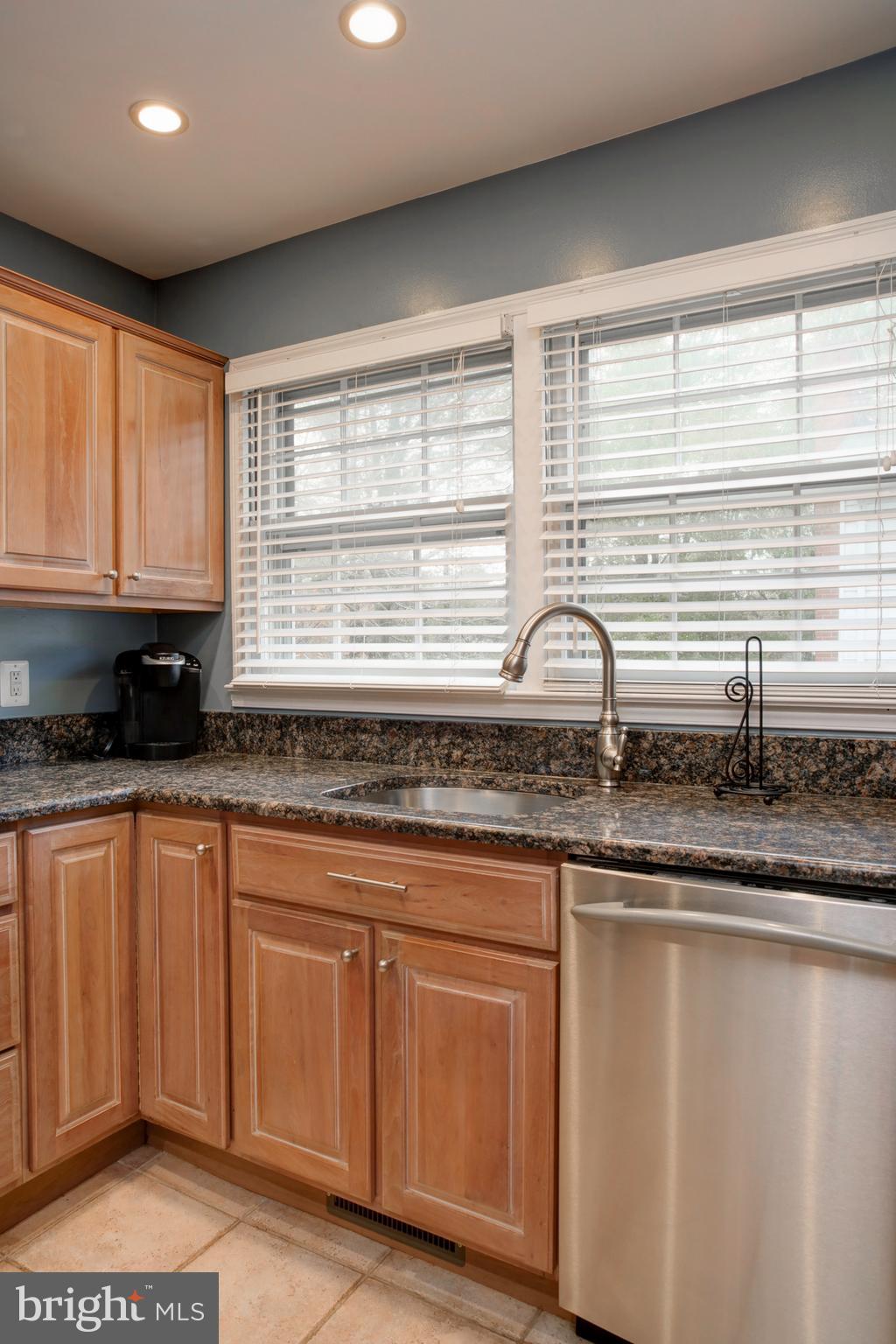 422 Old Courthouse Road Northeast Vienna, VA 22180 - Photo 9 of 34