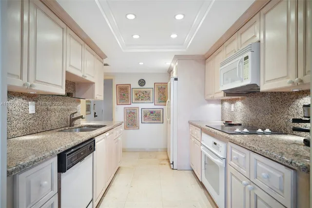 a view of a backyard with plants