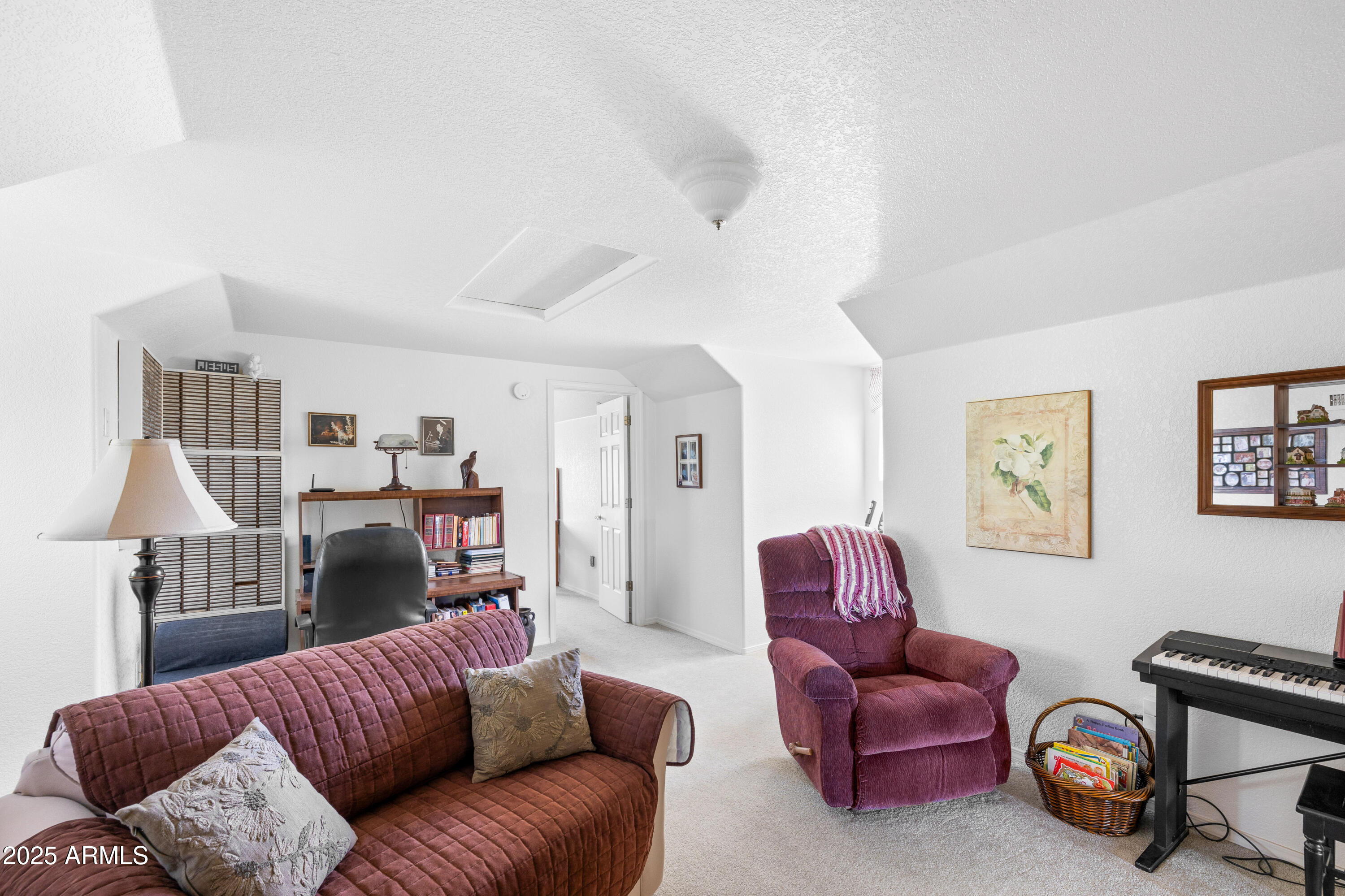 12870 Doyle Road Flagstaff, AZ 86004 - Photo 24 of 49 a living room with furniture