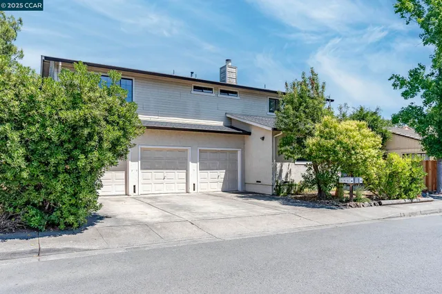 a view of a house with a small yard
