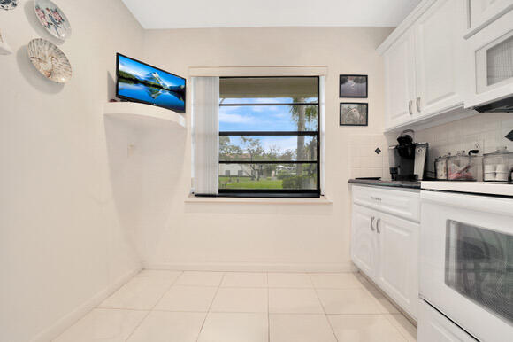 21676 Cypress Road, Unit 12A Boca Raton, FL 33433 - Photo 13 of 44 Kitchen (5)A