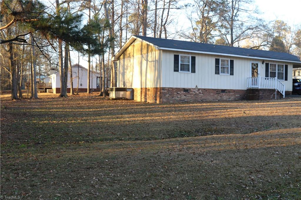 709 Juniper Street Rockingham, NC 28379 - Photo 2 of 37