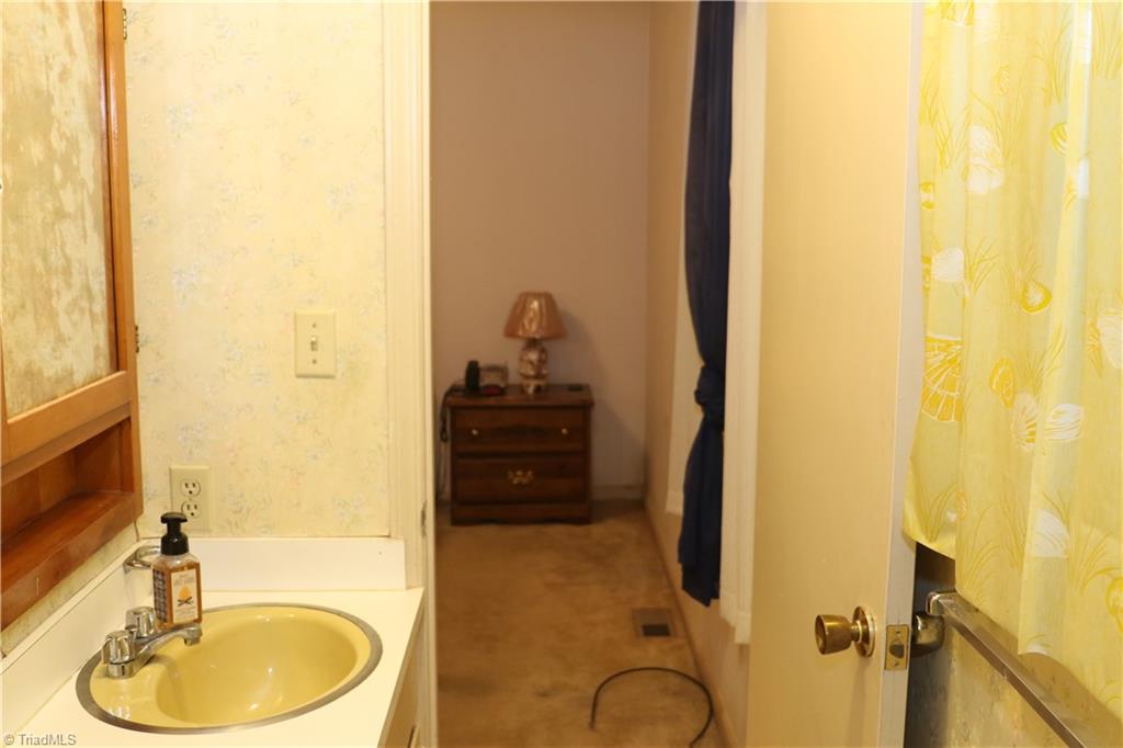 709 Juniper Street Rockingham, NC 28379 - Photo 20 of 37