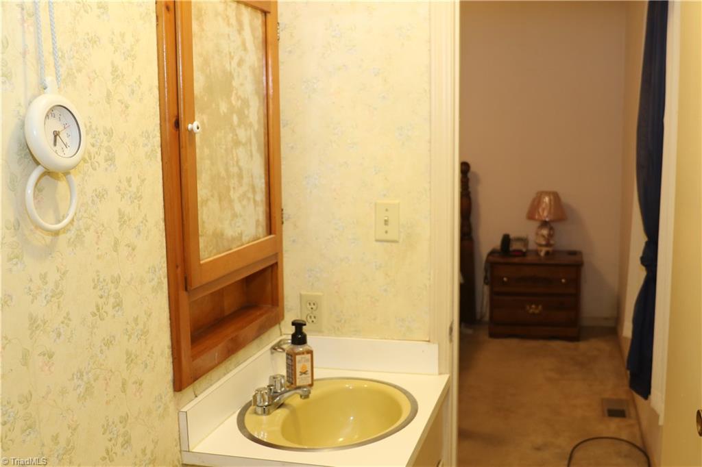 709 Juniper Street Rockingham, NC 28379 - Photo 21 of 37