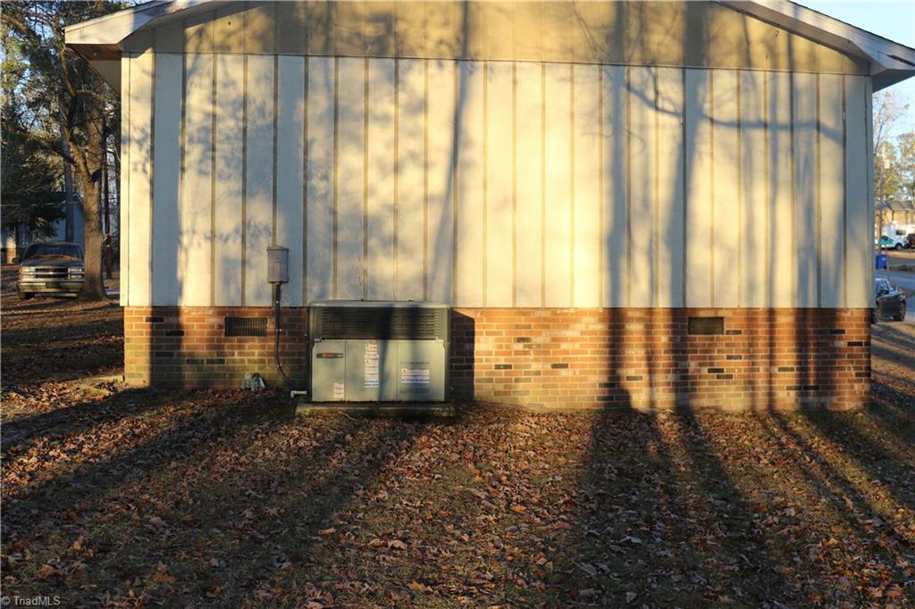 709 Juniper Street Rockingham, NC 28379 - Photo 4 of 37