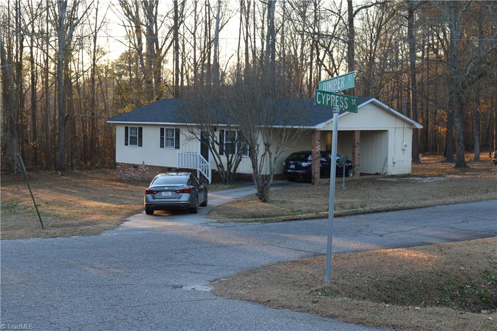 709 Juniper Street Rockingham, NC 28379 - Photo 8 of 37