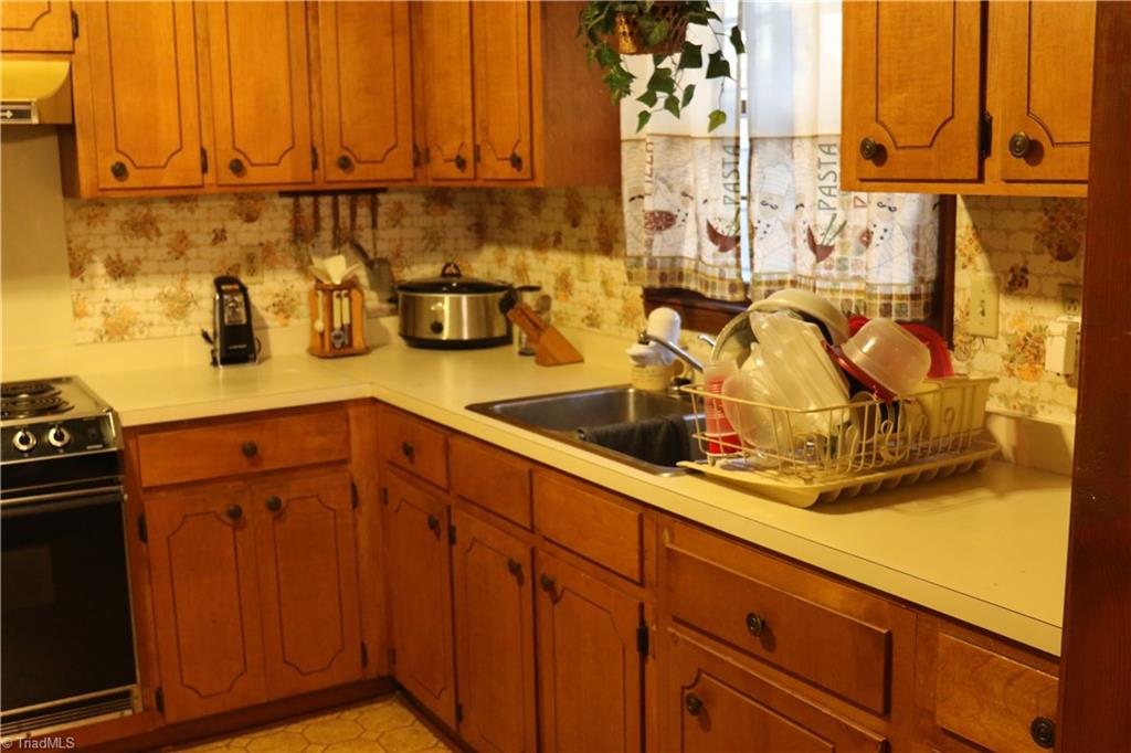 709 Juniper Street Rockingham, NC 28379 - Photo 10 of 37