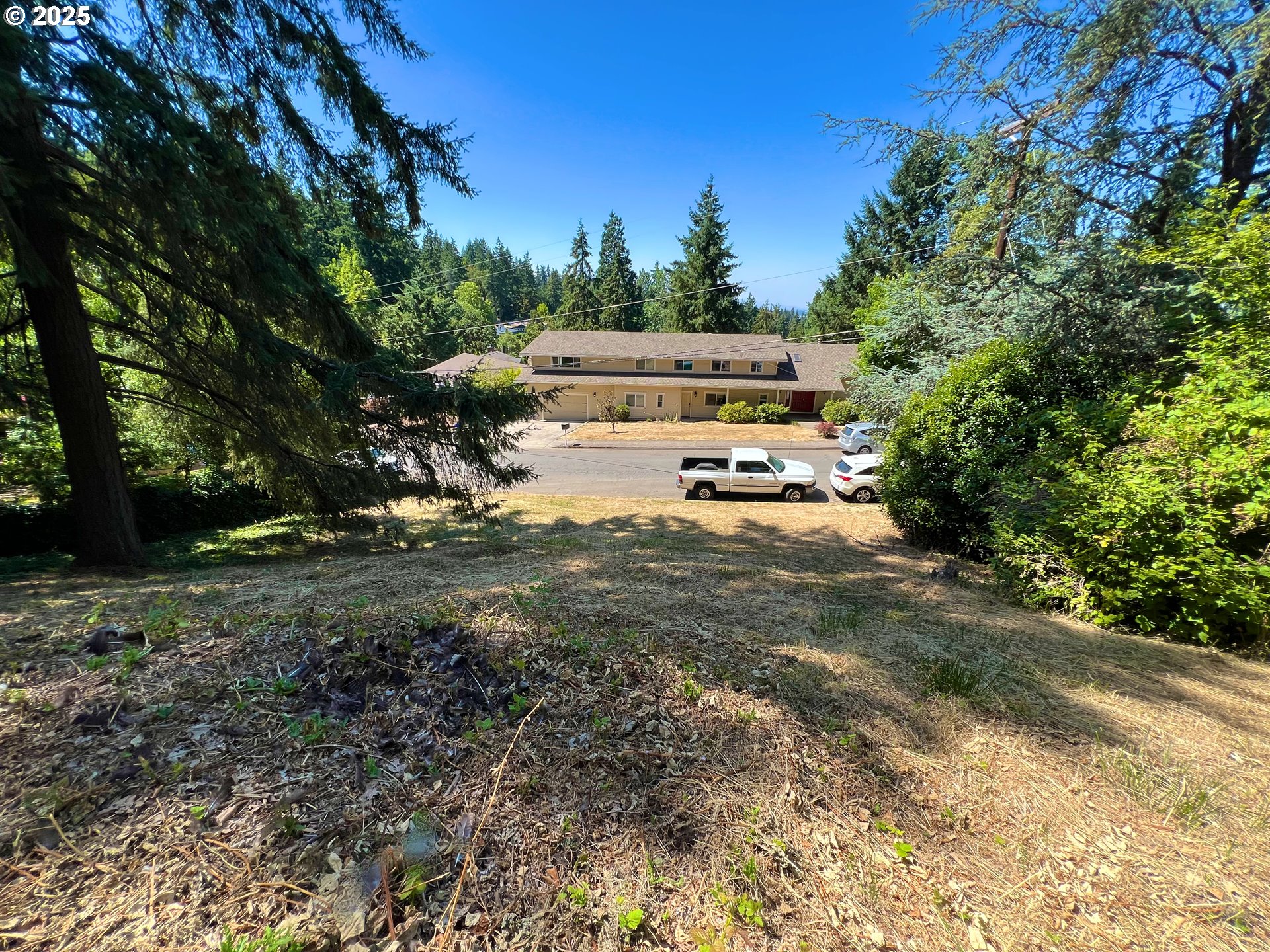 3046 Whitbeck Boulevard Eugene, OR 97405 - Photo 9 of 14 a view of a house with a yard