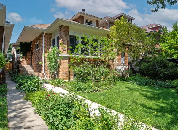 2948 West Wilson Avenue, Chicago, IL 60625