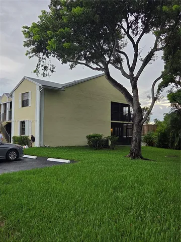 a view of a house with backyard and garden