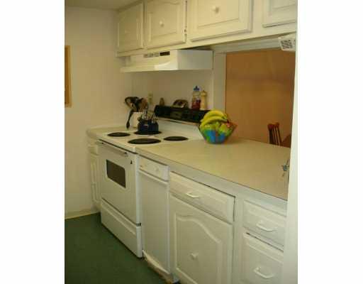 323 Ridge Point Circle, Unit A21 Bridgeville, PA 15017 - Photo 4 of 8 Kitchen.