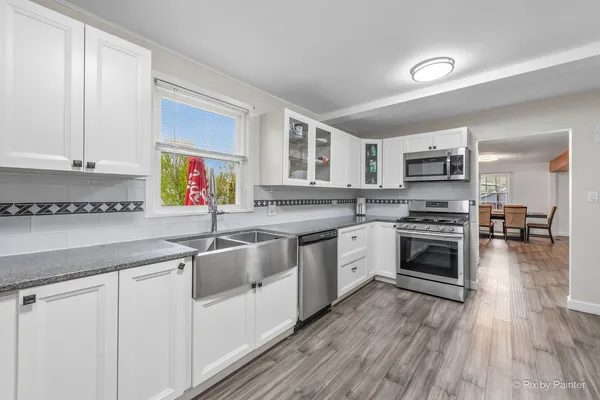 $400,000 | 34820 North Holman Avenue, Ingleside, IL 60041