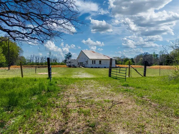 $395,000 | 48 County Road 2360, Bagwell, TX 75412