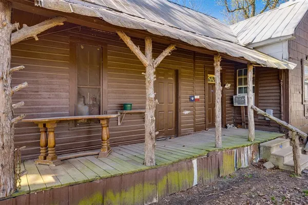 $395,000 | 48 County Road 2360, Bagwell, TX 75412