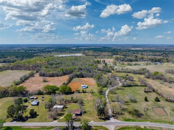 $395,000 | 48 County Road 2360, Bagwell, TX 75412