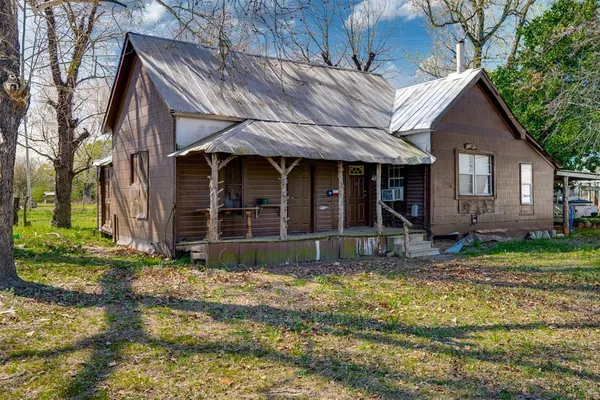 $395,000 | 48 County Road 2360, Bagwell, TX 75412