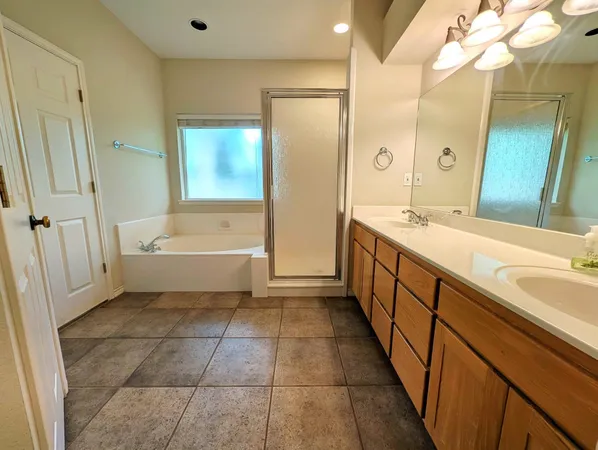 $2,800 | 87 Firestone Place, Meadowlakes, TX 78654