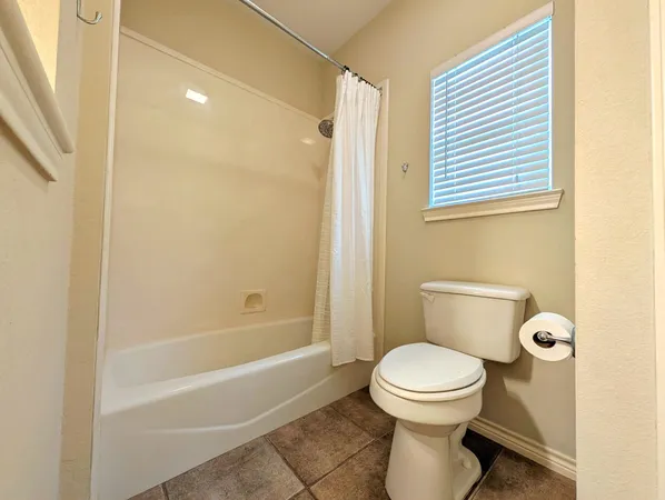 $2,800 | 87 Firestone Place, Meadowlakes, TX 78654