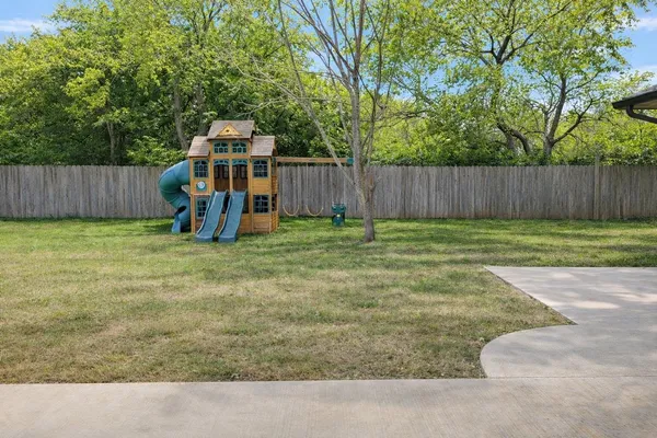 $2,800 | 87 Firestone Place, Meadowlakes, TX 78654